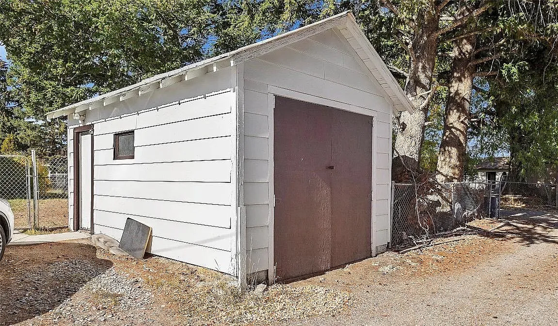 1 car garage - 2120 Oregon Ave