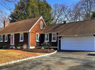 37 Robinwood Rd, Trumbull, CT 06611