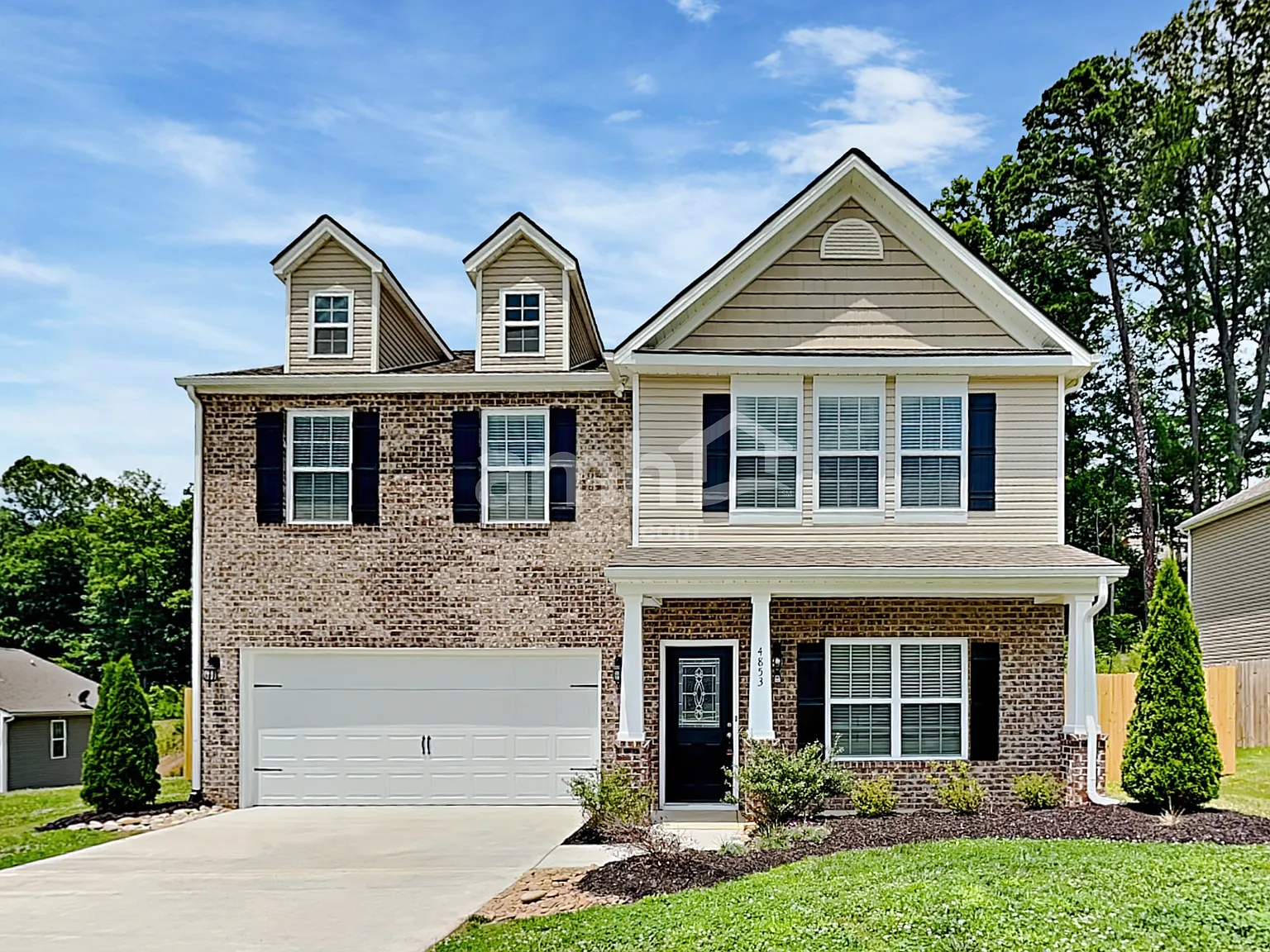 4 bed, 2.5 bath, 2692 sqft, $2,975 — Photo 1