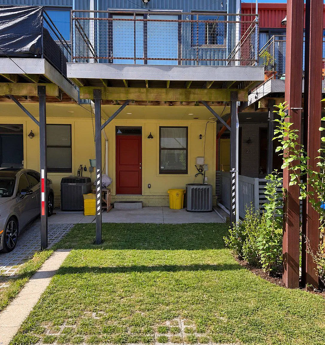 2 bed, 2.5 bath, 1040 sqft, $2,500 — Photo 2