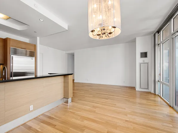 325 Fifth Avenue image 4 of 19