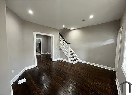 3 bed, 1000 sqft, $1,700 — Photo 2