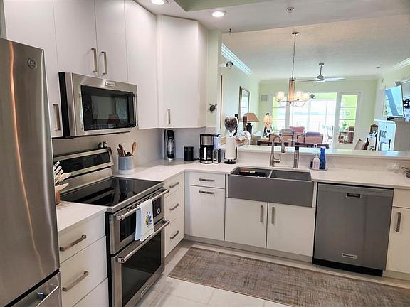 5th image of 4 Harbour Isle Dr E Unit 206