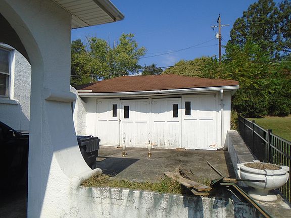 5th image of 2937 Fountain Park Blvd