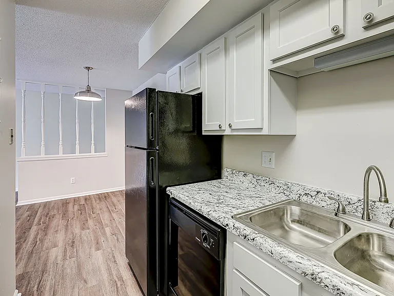 Stonehedge Apartments — Photo 22