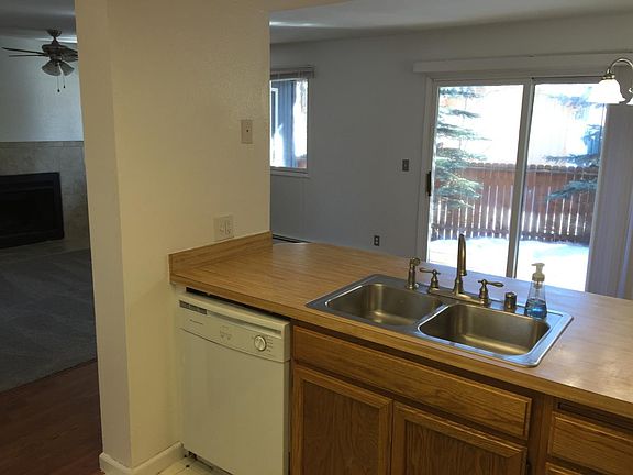 Kitchen and dining room-photos are of similar unit