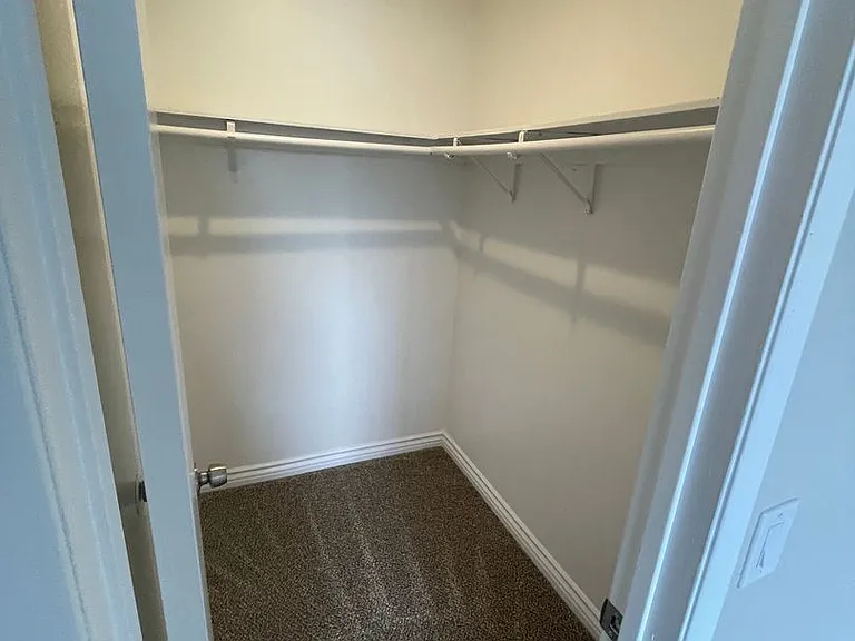 Cordova Apartments — Photo 39