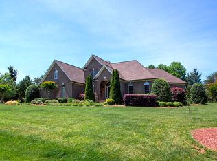 7807 Charles Place Dr, Kernersville, NC 27284