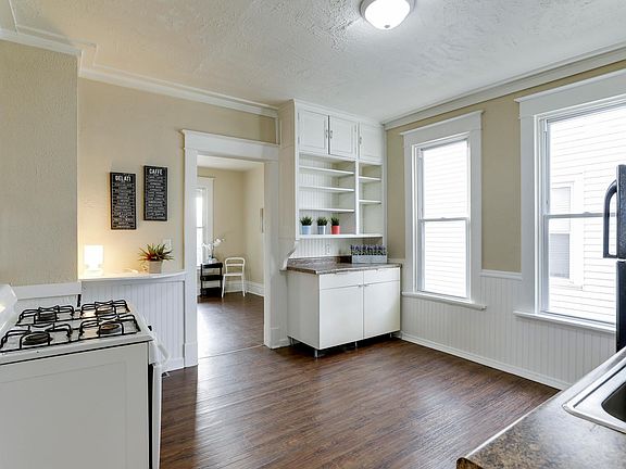 4th image of 687 Lawson Ave E #1