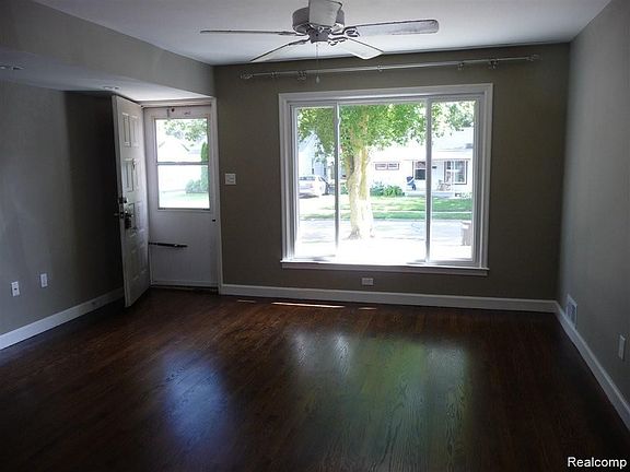 3rd image of 527 E Kalama Ave