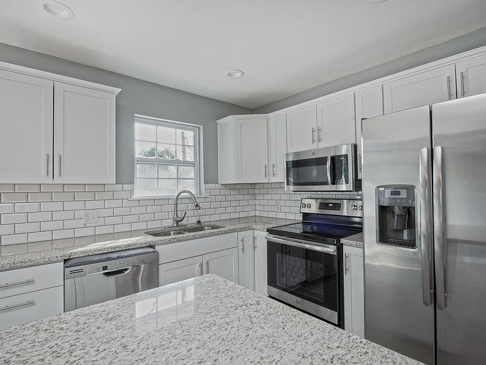 1st image of 39 NW Audrey Dr