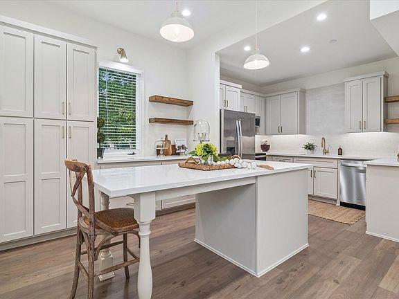 4th image of 4040 Avondale Ave APT 105