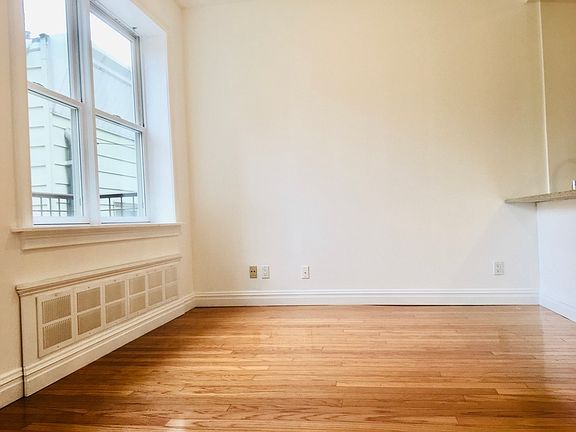 5th image of 221 Kingsland Ave APT 4