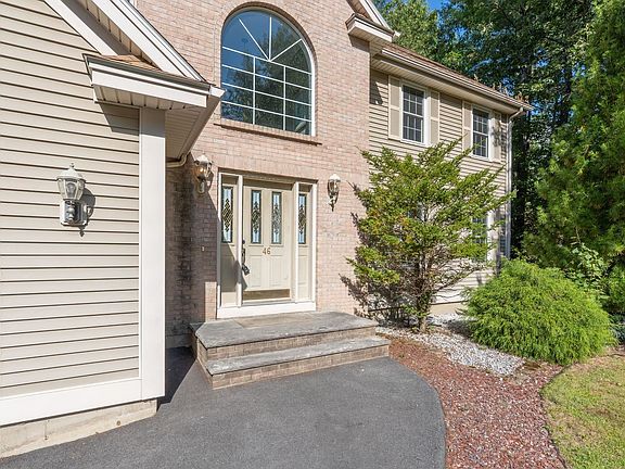 4th image of 46 Wood Hill Drive