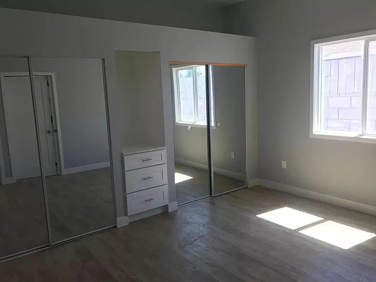 6927 Cozycroft Ave — Photo 7