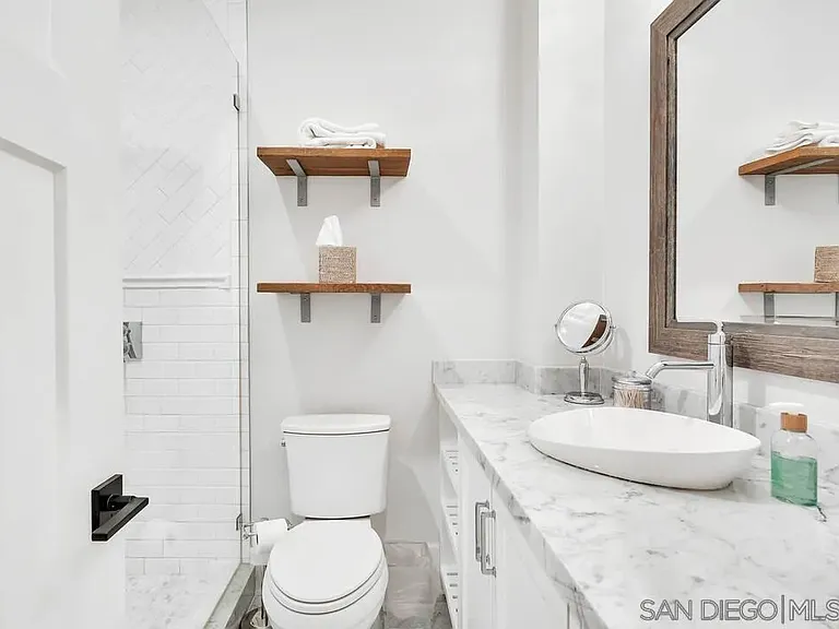 914 B Ave — Photo 33