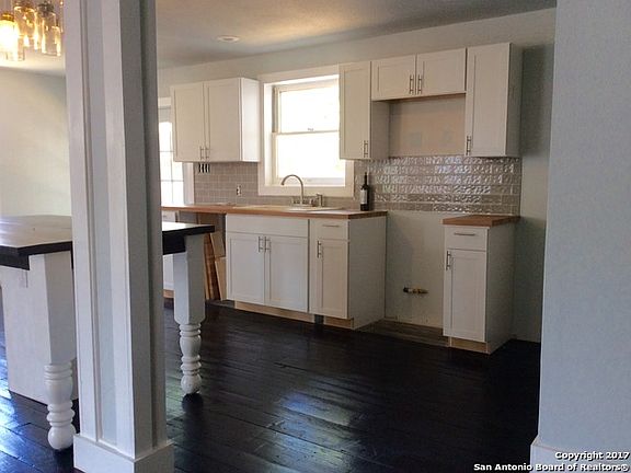 4th image of 205 Camargo St
