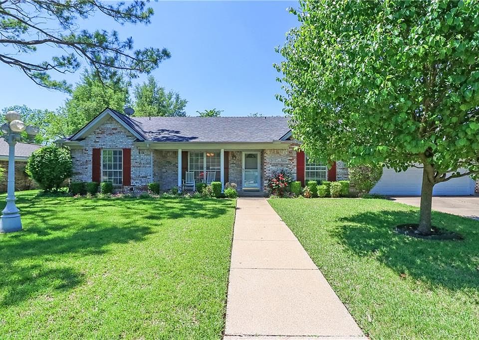 1st image of 808 S Ridgeway Dr