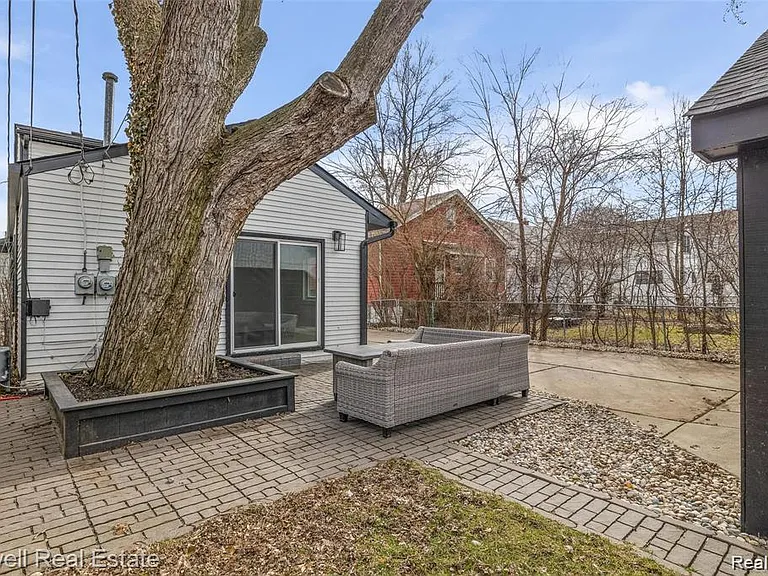 16244 Kirkshire Ave — Photo 8