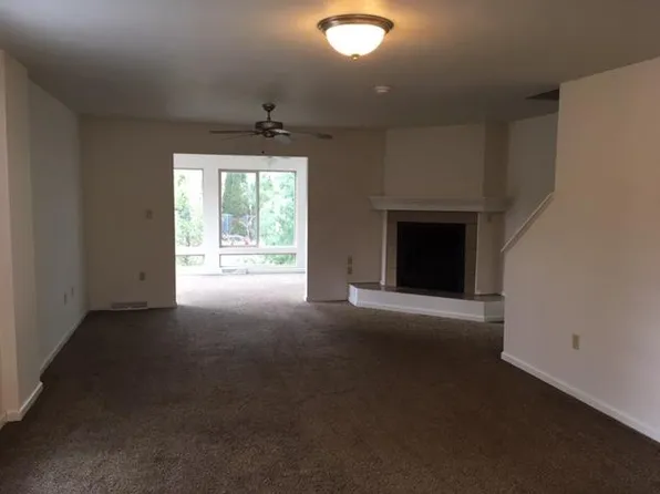 4103 Wood Hills Dr, Erie, PA 16510