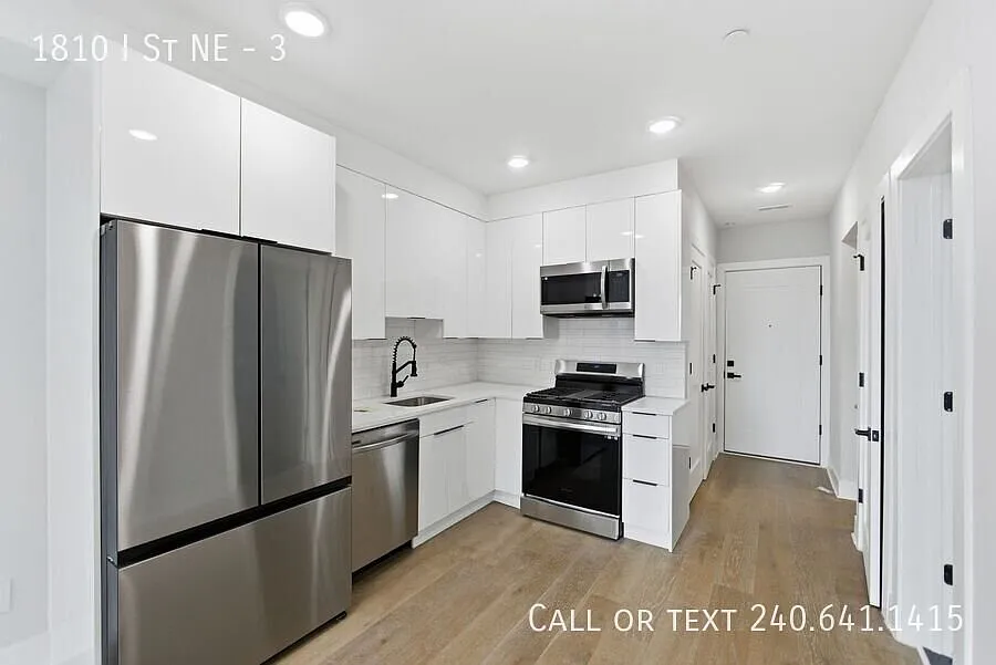 Lovely 1 BR+Den/1 BA Condo with Terrace in Carver-Langston! — Photo 4