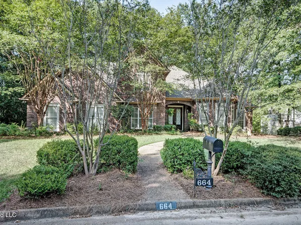 664 Spring Lake Dr, Pearl, MS 39208
