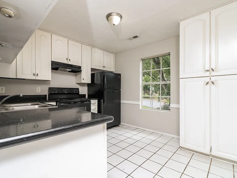 871 Highland Ter NE — Photo 12