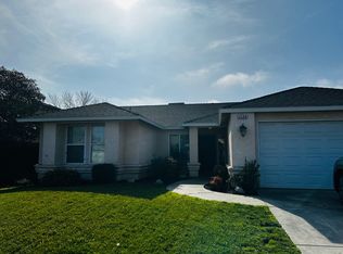 2260 W Park Dr, Madera, CA 93637
