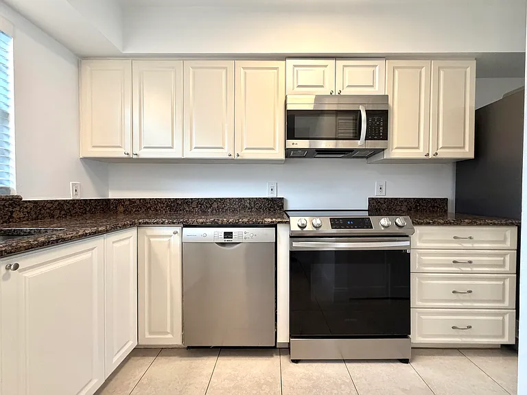 413 N Cypress Dr — Photo 5