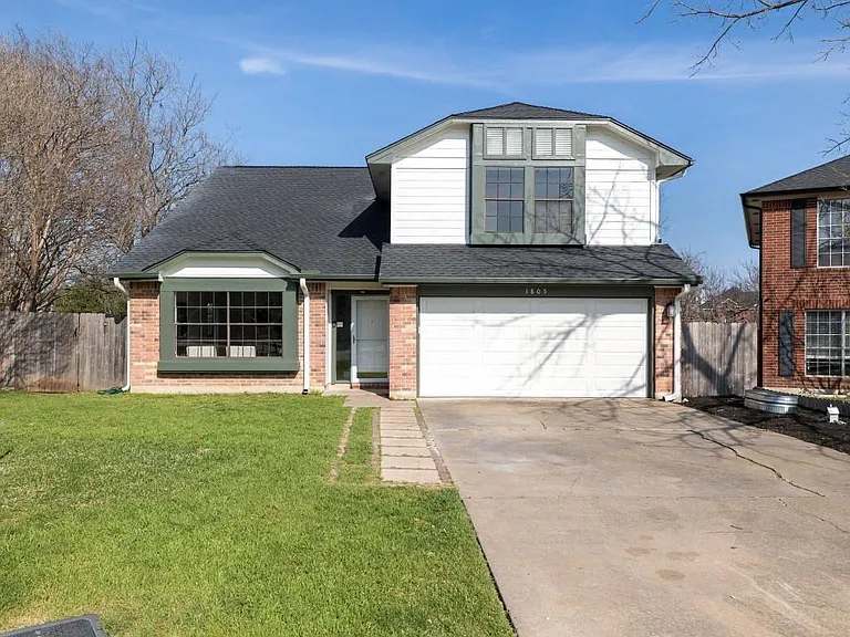 1805 White Oak Cv — Photo 1