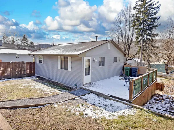 2060 Eugeniva Ave, Morgantown, WV 26505