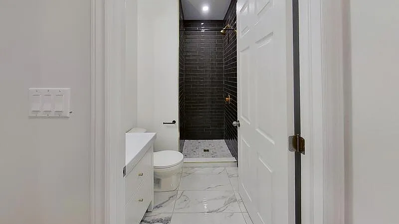 327 Catherine St — Photo 2