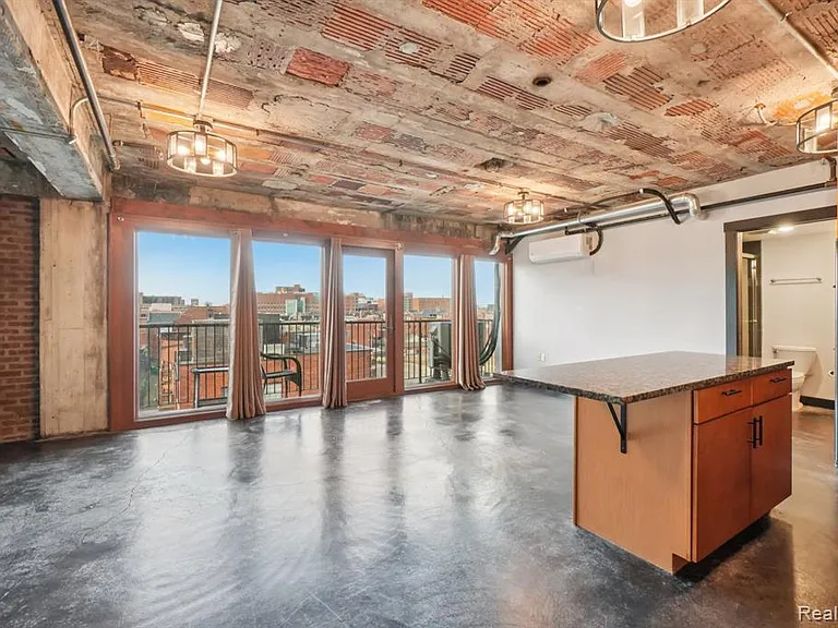 2915 John R St #502 — Photo 4