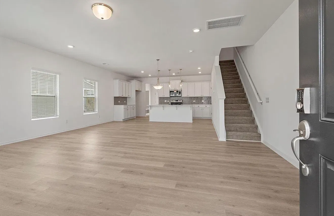 3 bed, 1860 sqft, $2,300 — Photo 3