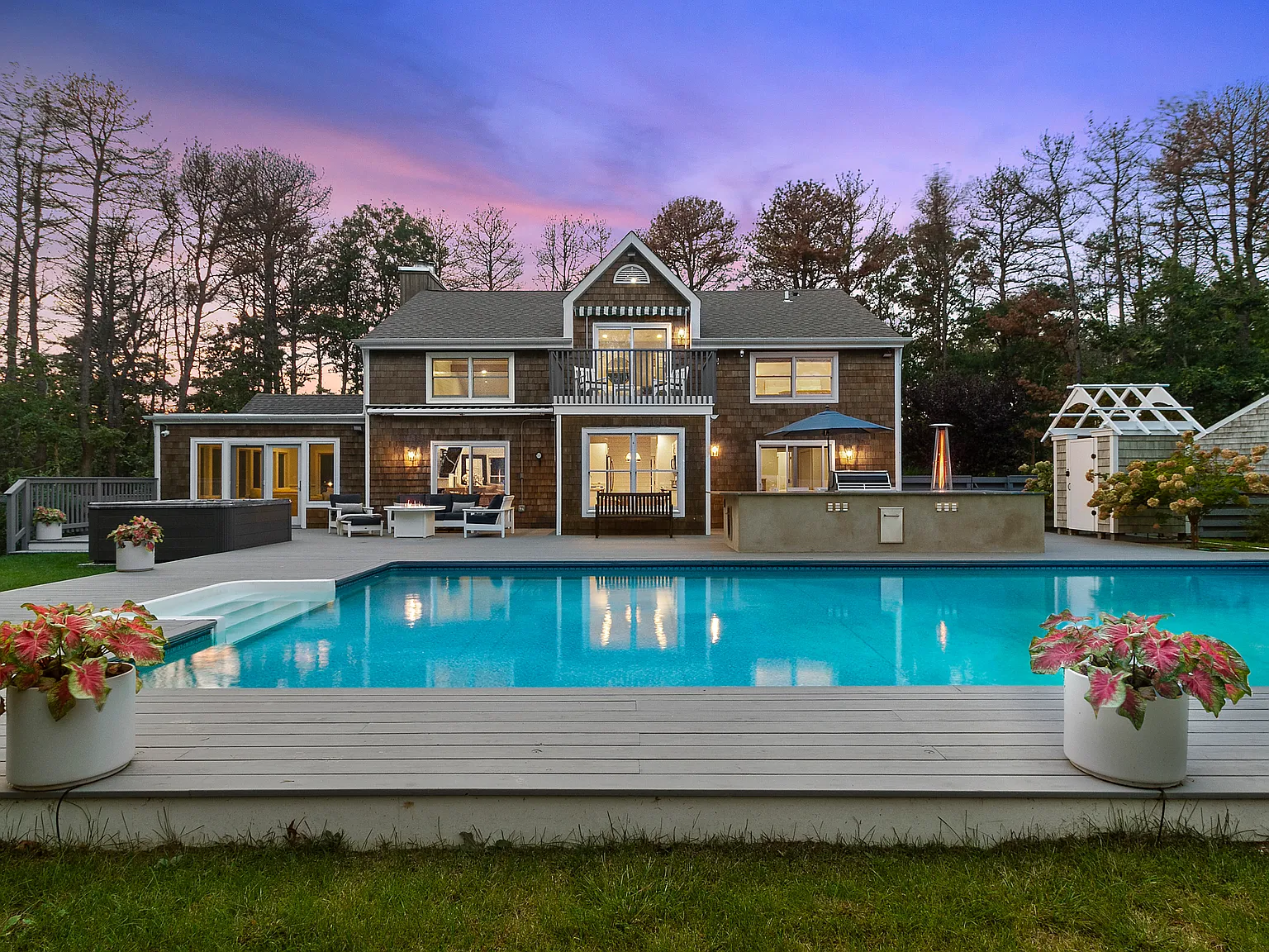 Sag Harbor 3-Acre Estate Heated Pool, Hot Tub, Gym, Near Village — Photo 2