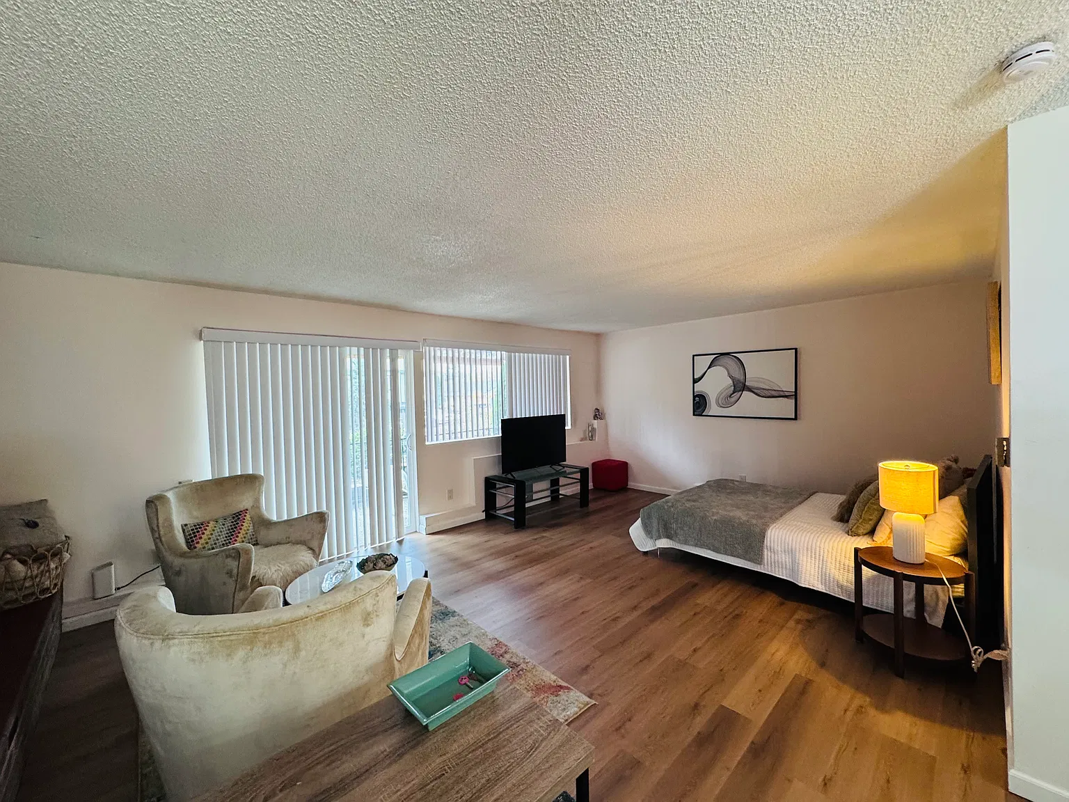 Studio, 900 sqft, $2,250 — Photo 2