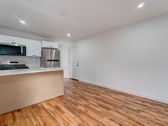 3rd image of 522 Elm St APT 8