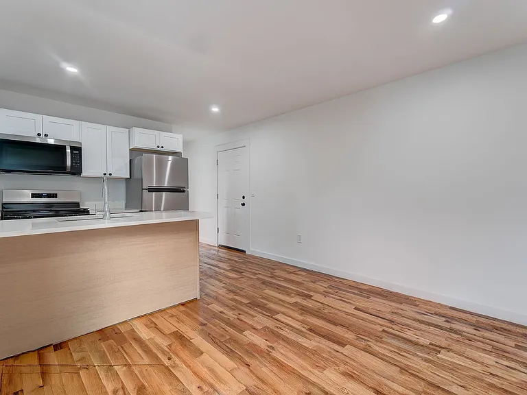 522 Elm St — Photo 3