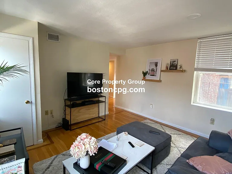12 Parmenter St #4R — Photo 10