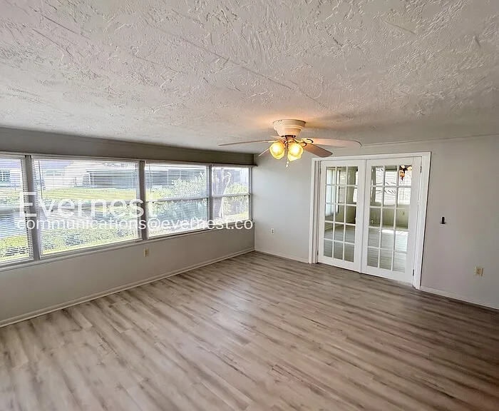 7810 Cayuga Dr — Photo 12