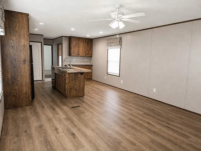 315 Robin Ann Ave — Photo 2