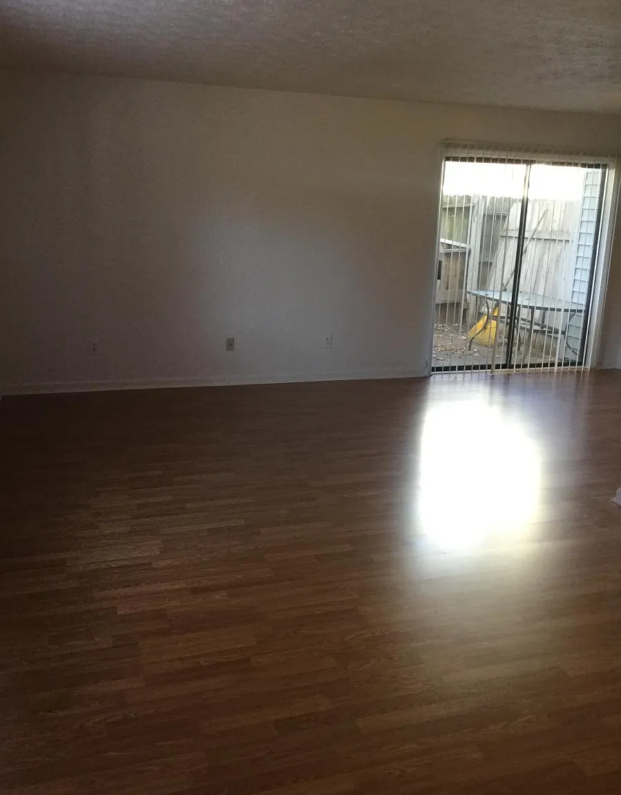 3 bed, 2.5 bath, 1216 sqft, $1,700 — Photo 3