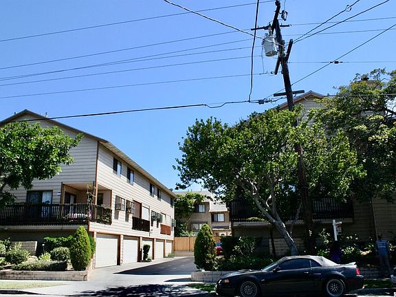 3rd image of 630 W Queen St Unit 12