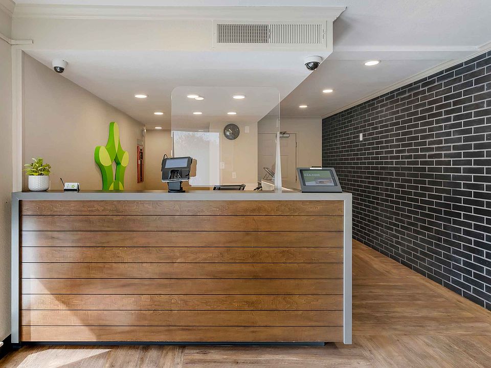 Lobby and Guest Check-in