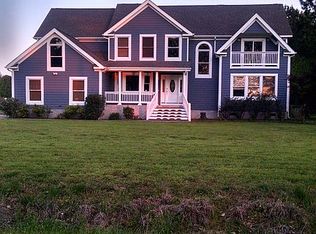 127 Waters Dr, Moyock, NC 27958