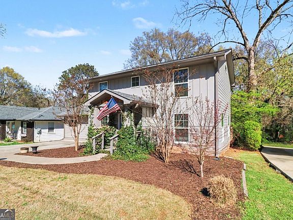 2nd image of 1930 Meadow Ln