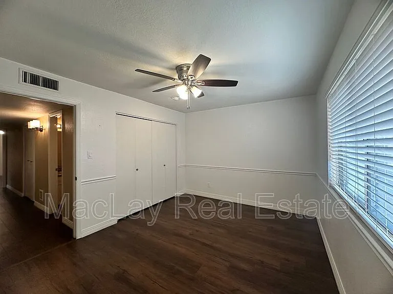 963 N Revere — Photo 22