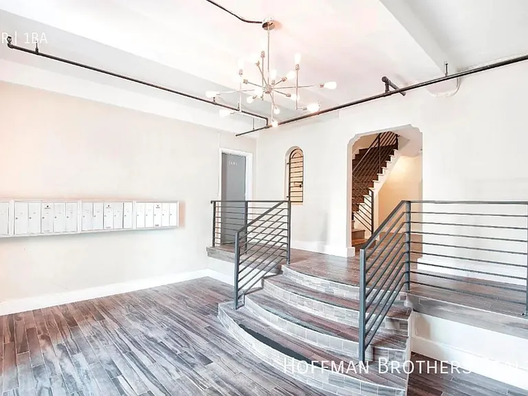 250 S Kenmore Ave #207 — Photo 6