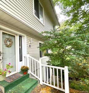 836 Corners Ct, Lake Orion, MI, 48362