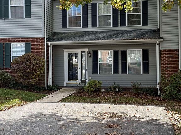 2nd image of 240 Bronze Leaf Dr